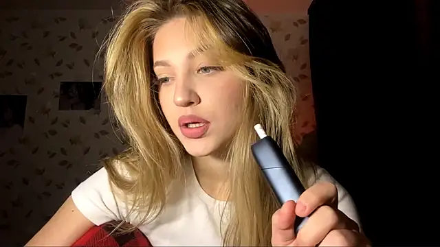 Snapshot of OrethaEredia chatting on 4, 11, 2025 OrethaEredia online show from 4, 11, 2025