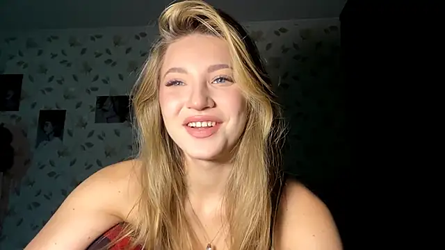 Snapshot of OrethaEredia chatting on 5, 11, 2025 OrethaEredia online show from 5, 11, 2025