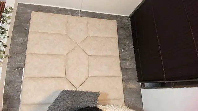 Liia Leens online show from 4, 2, 2026