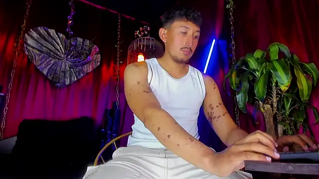 Snapshot of x_heros_x chatting on 1, 11, 2025 x heros x online show from 1, 11, 2025