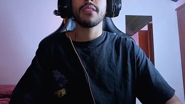 Snapshot of 3v1l chatting on 12, 11, 2025 3v1l online show from 12, 11, 2025