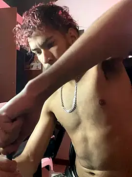 Snapshot of 3v1l chatting on 12, 11, 2025 3v1l online show from 12, 11, 2025