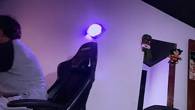 Snapshot of 3v1l chatting on 3, 12, 2025 3v1l online show from 3, 12, 2025