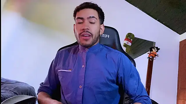 Snapshot of 3v1l chatting on 13, 12, 2025 3v1l online show from 13, 12, 2025