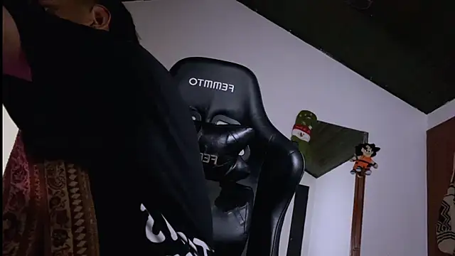 Snapshot of 3v1l chatting on 17, 12, 2025 3v1l online show from 17, 12, 2025