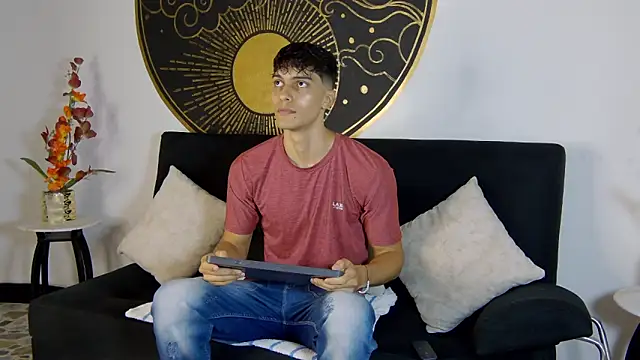 Snapshot of AlessioVitale chatting on 15, 11, 2025 AlessioVitale online show from 15, 11, 2025