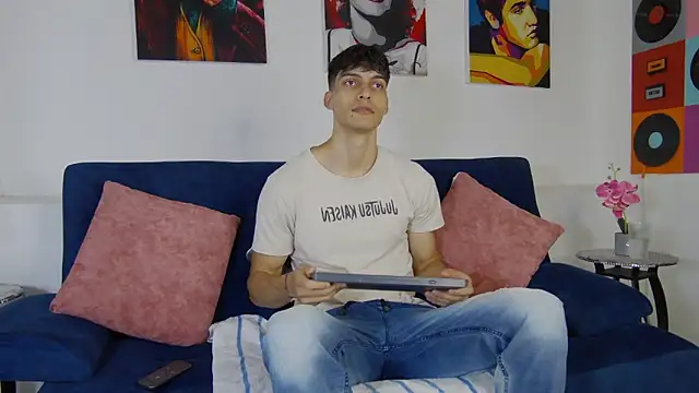 Snapshot of AlessioVitale chatting on 20, 11, 2025 AlessioVitale online show from 20, 11, 2025