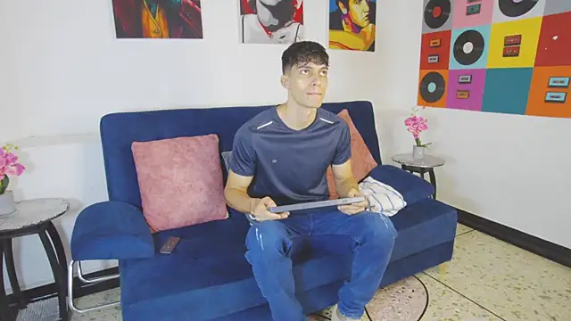 Snapshot of AlessioVitale chatting on 22, 11, 2025 AlessioVitale online show from 22, 11, 2025