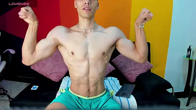 Snapshot of AlessioVitale chatting on 3, 12, 2025 AlessioVitale online show from 3, 12, 2025