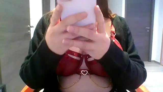 Snapshot of EmiMiss06 chatting on 21, 11, 2025 EmiMiss06 online show from 21, 11, 2025