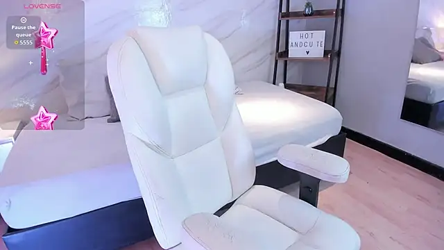 leo and mia online show from 25, 11, 2025