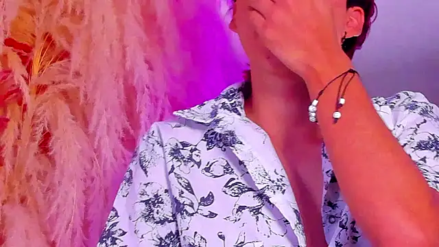 Leo Glow online show from 13, 2, 2026