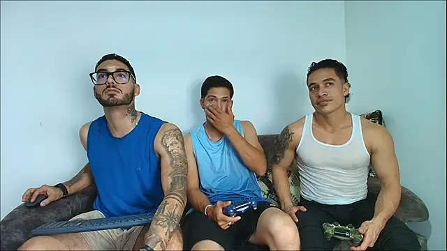 Snapshot of thebadboys05 chatting on 5, 11, 2025 thebadboys05 online show from 5, 11, 2025