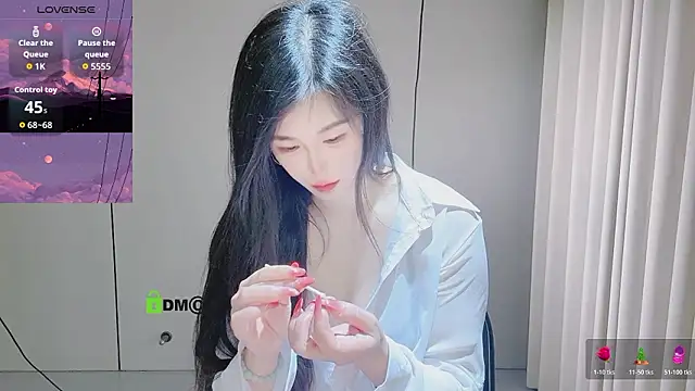 Snapshot of YunShan-33 chatting on 18, 3, 2026 YunShan-33 online show from 18, 3, 2026