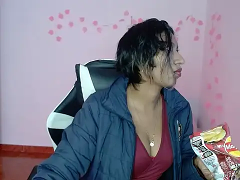 Snapshot of Samanta_777 chatting on 15, 12, 2025 Samanta 777 online show from 15, 12, 2025