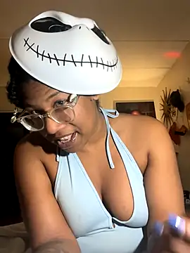 Snapshot of SpoiledLuxuriously chatting on 31, 10, 2025 SpoiledLuxuriously online show from 31, 10, 2025