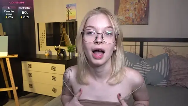 Snapshot of ShanelTunon chatting on 5, 11, 2025 ShanelTunon online show from 5, 11, 2025