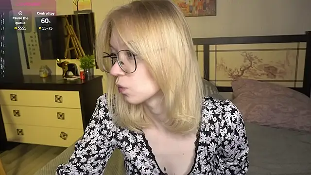 Snapshot of ShanelTunon chatting on 7, 11, 2025 ShanelTunon online show from 7, 11, 2025