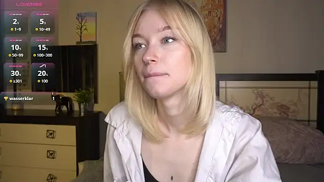 Snapshot of ShanelTunon chatting on 13, 11, 2025 ShanelTunon online show from 13, 11, 2025