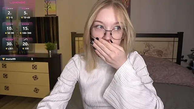 Snapshot of ShanelTunon chatting on 14, 11, 2025 ShanelTunon online show from 14, 11, 2025