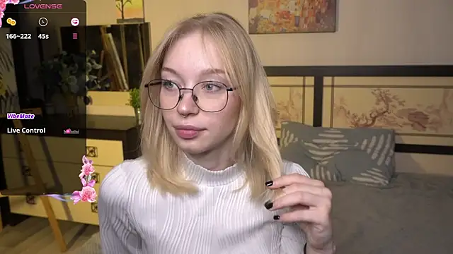 Snapshot of ShanelTunon chatting on 20, 11, 2025 ShanelTunon online show from 20, 11, 2025