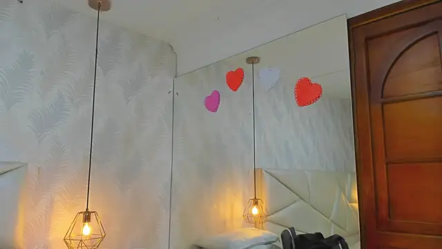 Snapshot of laurettedela_rouse chatting on 20, 11, 2025 laurettedela rouse online show from 20, 11, 2025