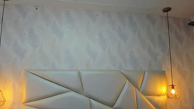 Snapshot of laurettedela_rouse chatting on 22, 11, 2025 laurettedela rouse online show from 22, 11, 2025