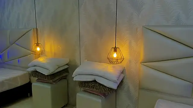 Snapshot of laurettedela_rouse chatting on 4, 12, 2025 laurettedela rouse online show from 4, 12, 2025