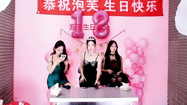 Snapshot of Scarlett-888 chatting on 24, 11, 2025 Scarlett-888 online show from 24, 11, 2025