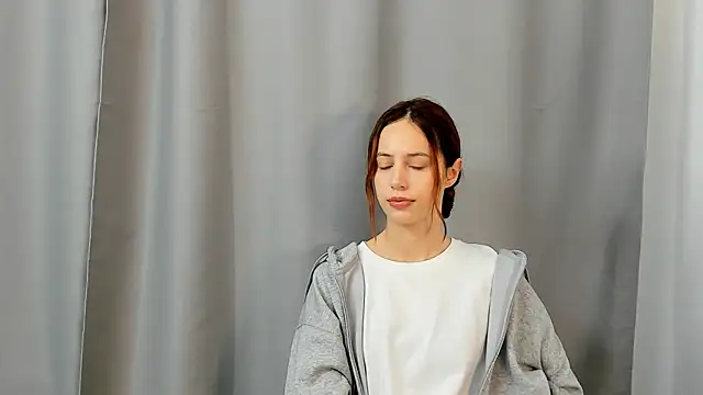 Snapshot of KylieVrable chatting on 3, 11, 2025 KylieVrable online show from 3, 11, 2025