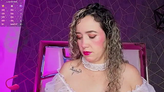 ChloeeTaylorr online show from 16, 3, 2026