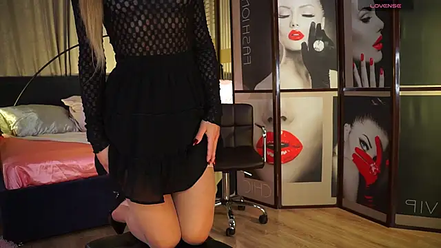 Snapshot of Nikki__Amour chatting on 17, 11, 2025 Nikki Amour online show from 17, 11, 2025