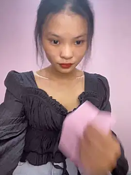 Snapshot of lung-linh chatting on 13, 11, 2025 lung-linh online show from 13, 11, 2025