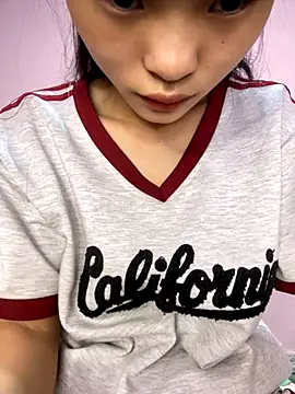 Snapshot of lung-linh chatting on 15, 12, 2025 lung-linh online show from 15, 12, 2025