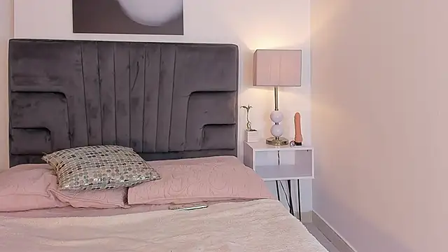 maddy  moon online show from 27, 11, 2025