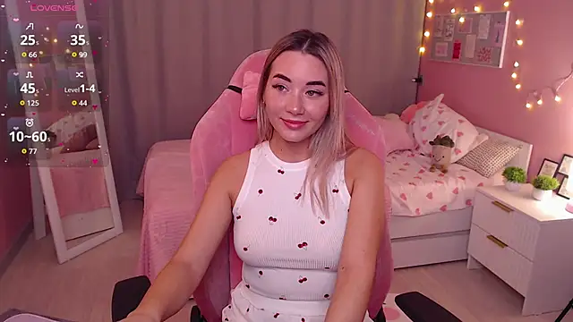 Snapshot of Rosie_Mac chatting on 11, 11, 2025 Rosie Mac online show from 11, 11, 2025