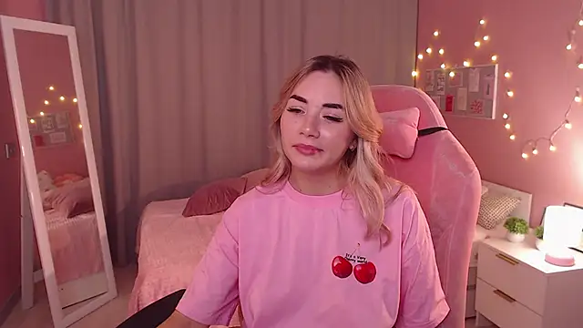 Snapshot of Rosie_Mac chatting on 12, 11, 2025 Rosie Mac online show from 12, 11, 2025