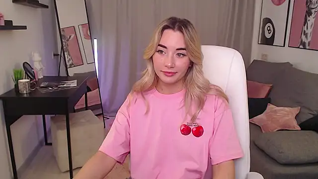 Snapshot of Rosie_Mac chatting on 13, 11, 2025 Rosie Mac online show from 13, 11, 2025