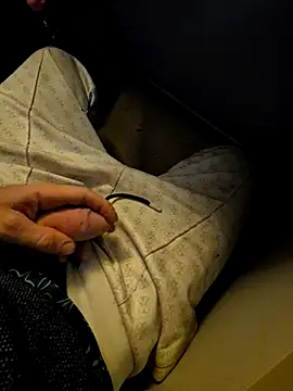 Snapshot of Yousss93140 chatting on 13, 11, 2025 Yousss93140 online show from 13, 11, 2025