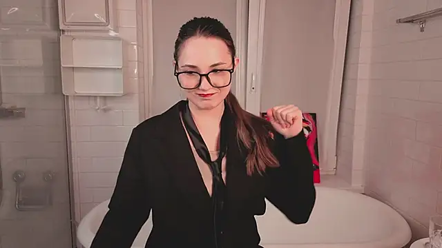 LeenaPuita online show from 24, 11, 2025