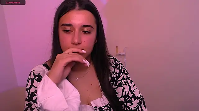 Snapshot of AlinaDoll_ chatting on 4, 11, 2025 AlinaDoll  online show from 4, 11, 2025