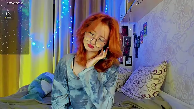 Snapshot of DragonflyLiza chatting on 10, 11, 2025 DragonflyLiza online show from 10, 11, 2025