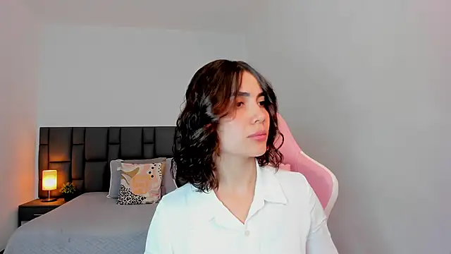 Snapshot of sara_ospinna chatting on 2, 12, 2025 sara ospinna online show from 2, 12, 2025