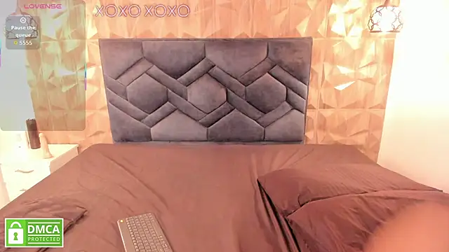 Kiara velvet   online show from 13, 2, 2026