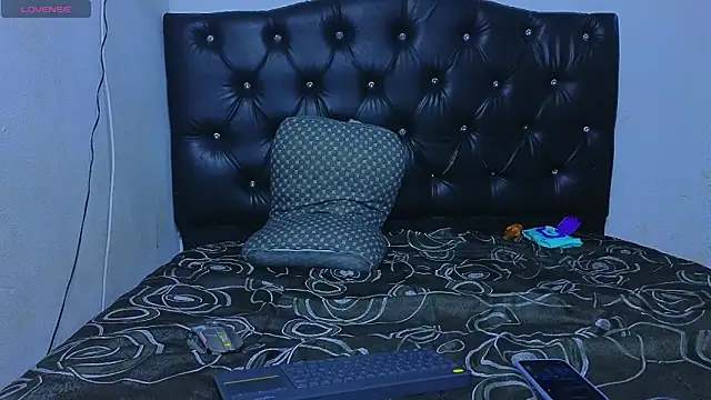 Suarezz10  online show from 17, 12, 2025