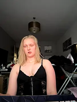 hotgoodgirll online show from 18, 11, 2025