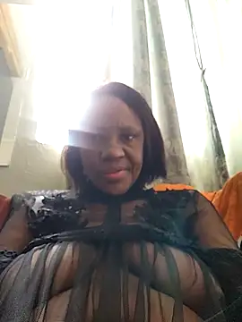 Snapshot of Mommy_Sienna chatting on 29, 11, 2025 Mommy Sienna online show from 29, 11, 2025