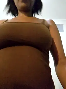 Snapshot of Mommy_Sienna chatting on 4, 12, 2025 Mommy Sienna online show from 4, 12, 2025