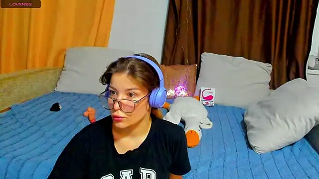 Snapshot of Eva_purrr_ chatting on 18, 11, 2025 Eva purrr online show from 18, 11, 2025