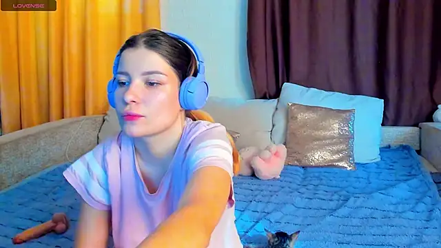 Snapshot of Eva_purrr_ chatting on 25, 11, 2025 Eva purrr online show from 25, 11, 2025